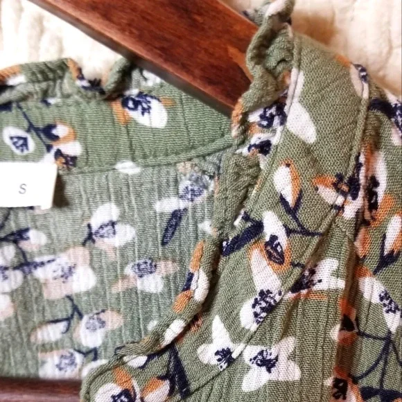 Fun 2 Fun Floral Flowy 3/4 Sleeve Blouse - Picture 3 of 6